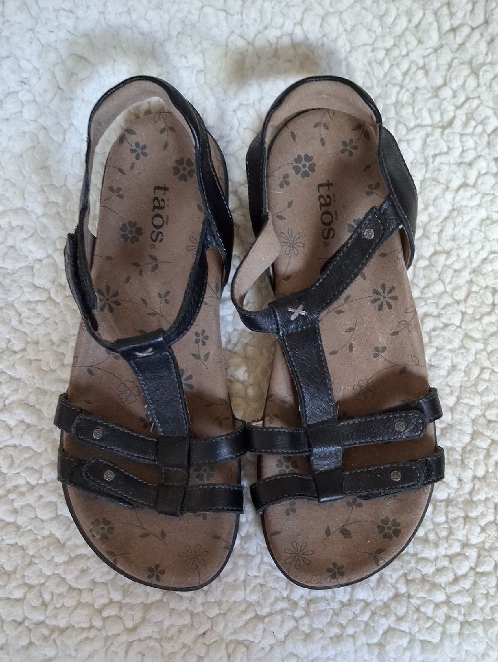 Taos Footwear Black Strappy Leather T-Strap Sandals